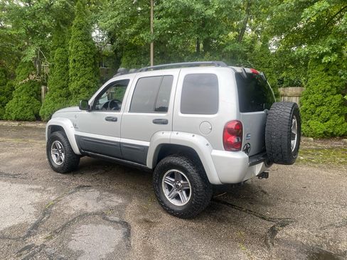 Used 2004 Jeep Liberty Renegade AWD/4WD image 3