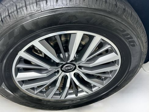 Used 2024 Nissan Armada SL w/ Captain's Chairs Package image 11