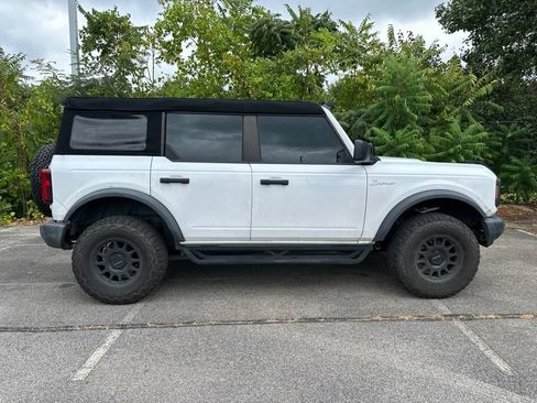 Used 2023 Ford Bronco 4-Door AWD/4WD image 2