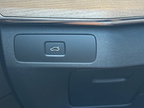 Certified 2026 Volvo XC90 B6 Plus AWD/4WD image 33