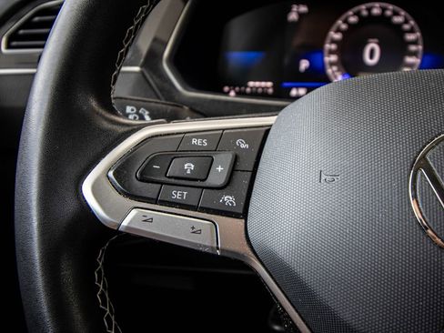 Used 2023 Volkswagen Tiguan SE image 35