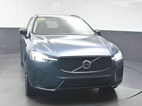 Used 2024 Volvo XC60 B5 Core AWD/4WD image 3