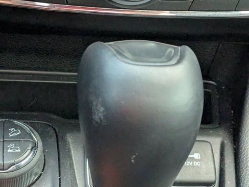 Used 2019 Jeep Cherokee Trailhawk image 13