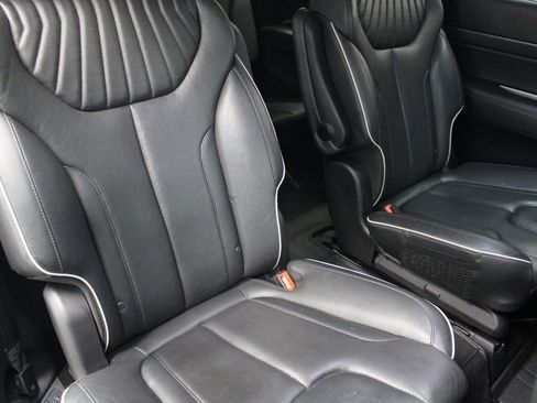 Used 2023 Hyundai Palisade Limited w/ Cargo Package image 29