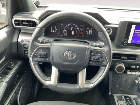 Used 2025 Toyota 4Runner SR5 AWD/4WD image 12