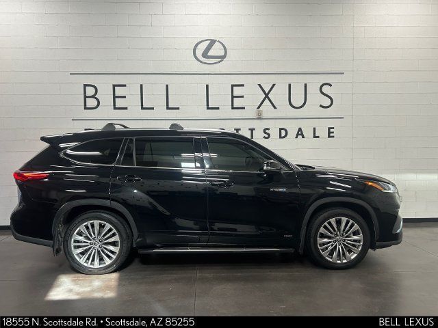 Used 2021 Toyota Highlander Platinum AWD/4WD image 2