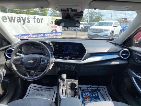 Used 2024 Chevrolet Trax LS FWD image 18