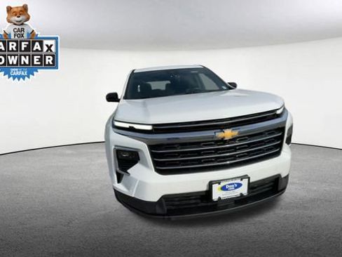 Used 2024 Chevrolet Traverse LT w/ Enhanced Driving Package AWD/4WD image 3