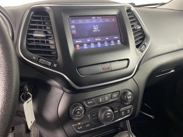 Used 2019 Jeep Cherokee Latitude w/ Popular Appearance Group AWD/4WD image 25