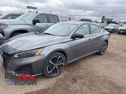 Used 2024 Nissan Altima 2.5 SR w/ SR Premium Package AWD/4WD image 4