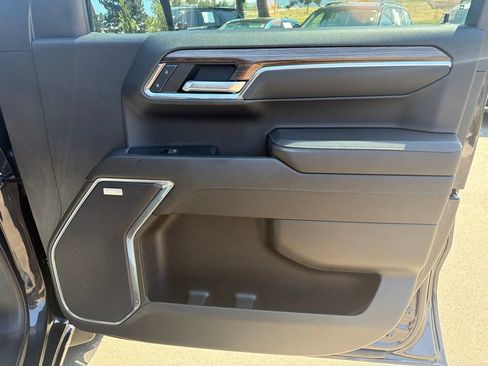 Used 2023 Chevrolet Silverado 1500 LT Trail Boss w/ LT Trail Boss Premium Package AWD/4WD image 11