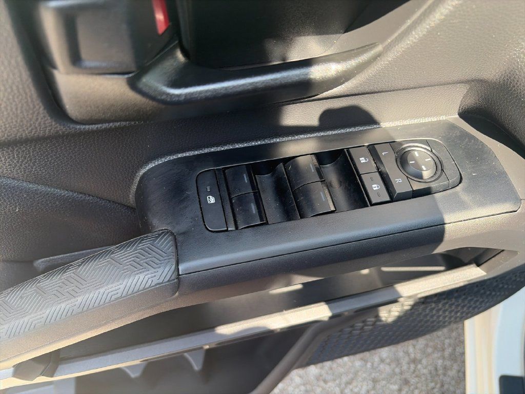 Used 2025 Toyota Tacoma SR5 AWD/4WD image 13