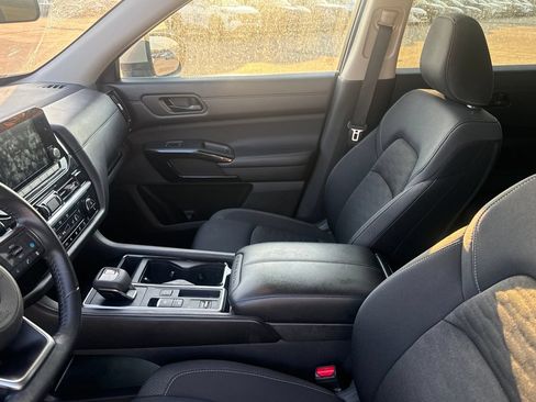 Certified 2025 Nissan Pathfinder SV FWD image 40