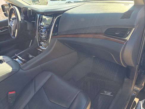 Used 2020 Cadillac Escalade Luxury image 29