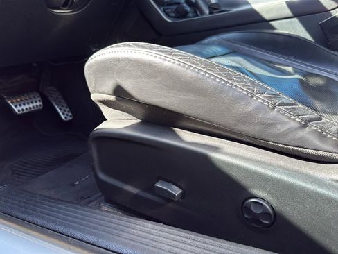 Used 2016 Dodge Challenger SXT Plus image 9