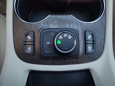 Used 2023 GMC Acadia Denali image 16