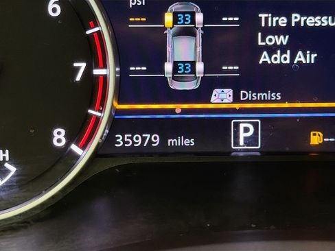 Used 2023 Nissan Sentra SR w/ SR Premium Package FWD image 8