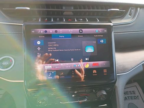 Used 2025 Jeep Grand Cherokee L Limited image 19