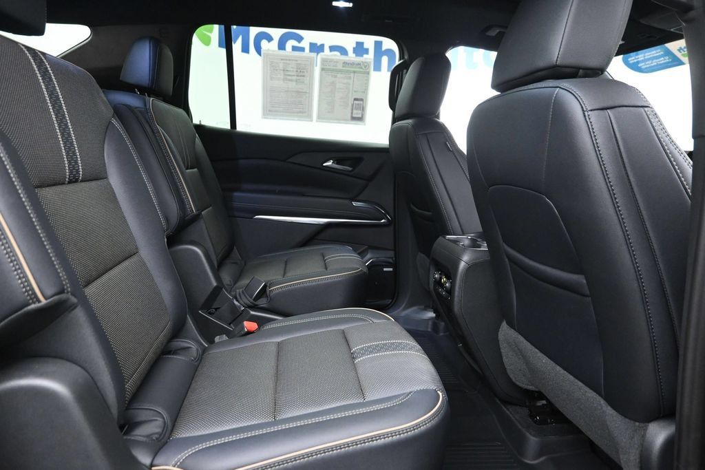 Used 2026 Chevrolet Traverse High Country AWD/4WD image 10