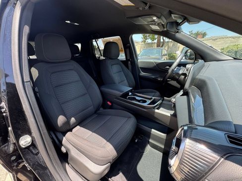 Used 2025 Chevrolet Equinox LT FWD image 37