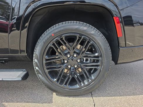 New 2026 Jeep Grand Wagoneer L Limited image 38