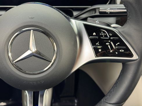 Used 2025 Mercedes-Benz GLC 350e 4MATIC image 23