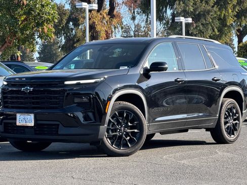 Used 2026 Chevrolet Traverse LT w/ Midnight/Sport Edition image 9