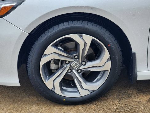 Used 2018 Honda Accord EX image 11