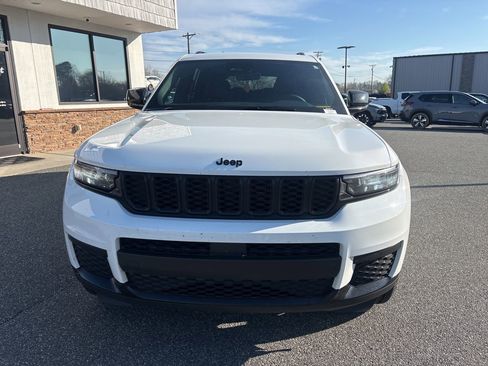 Used 2025 Jeep Grand Cherokee L Altitude image 10