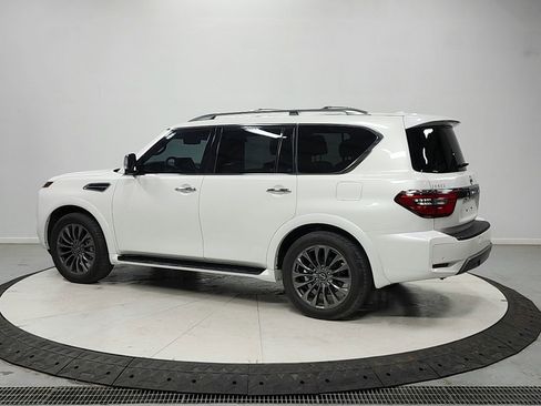 Used 2024 Nissan Armada Platinum w/ Captain's Chairs Package RWD image 5