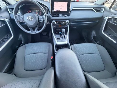 Used 2025 Toyota RAV4 XLE AWD/4WD image 11