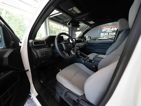 Certified 2025 Toyota Tacoma SR5 AWD/4WD image 9