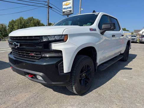 Used 2022 Chevrolet Silverado 1500 LT Trail Boss w/ Convenience Package II AWD/4WD image 2