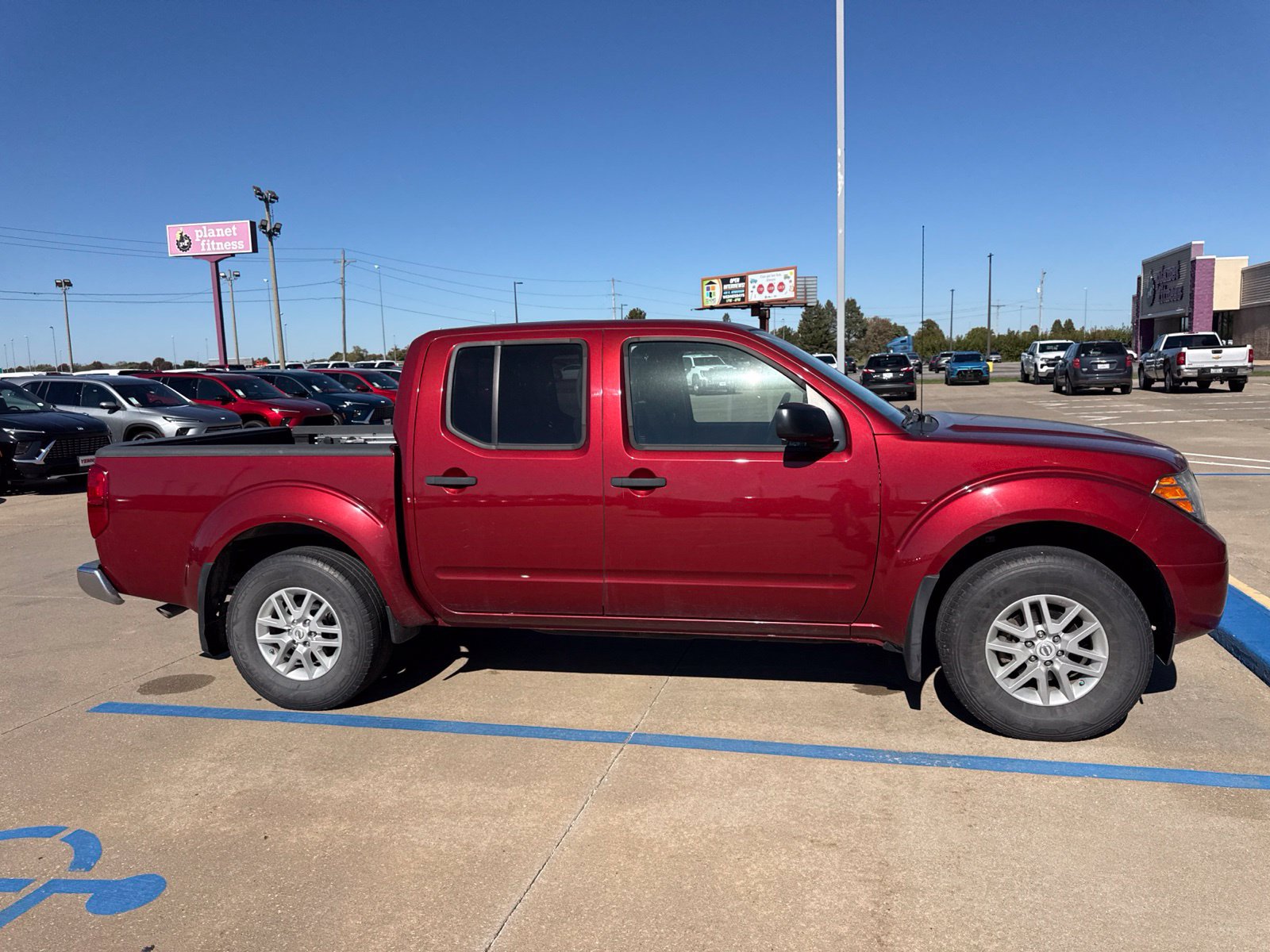 Used 2019 Nissan Frontier SV w/ Value Truck Package AWD/4WD image 4