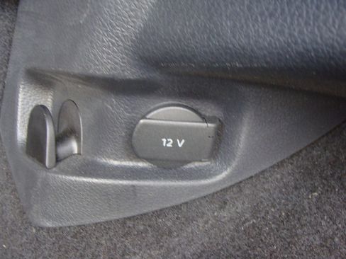 Used 2017 Volkswagen Golf S image 37