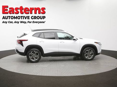 Used 2025 Chevrolet Trax LT FWD image 44