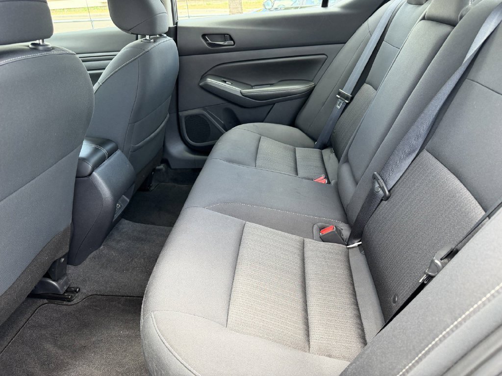 Used 2025 Nissan Altima 2.5 SV FWD image 9