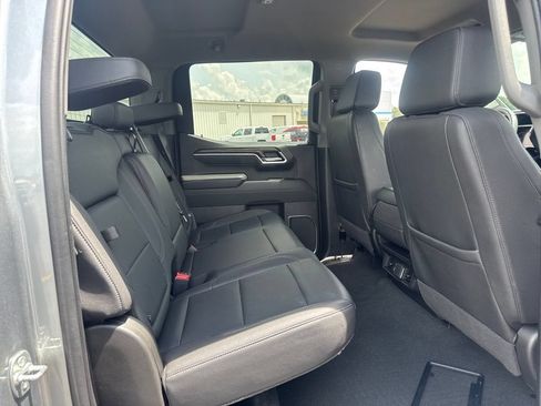 Used 2025 GMC Sierra 1500 SLT AWD/4WD image 13