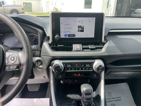 Used 2025 Toyota RAV4 XLE AWD/4WD image 19