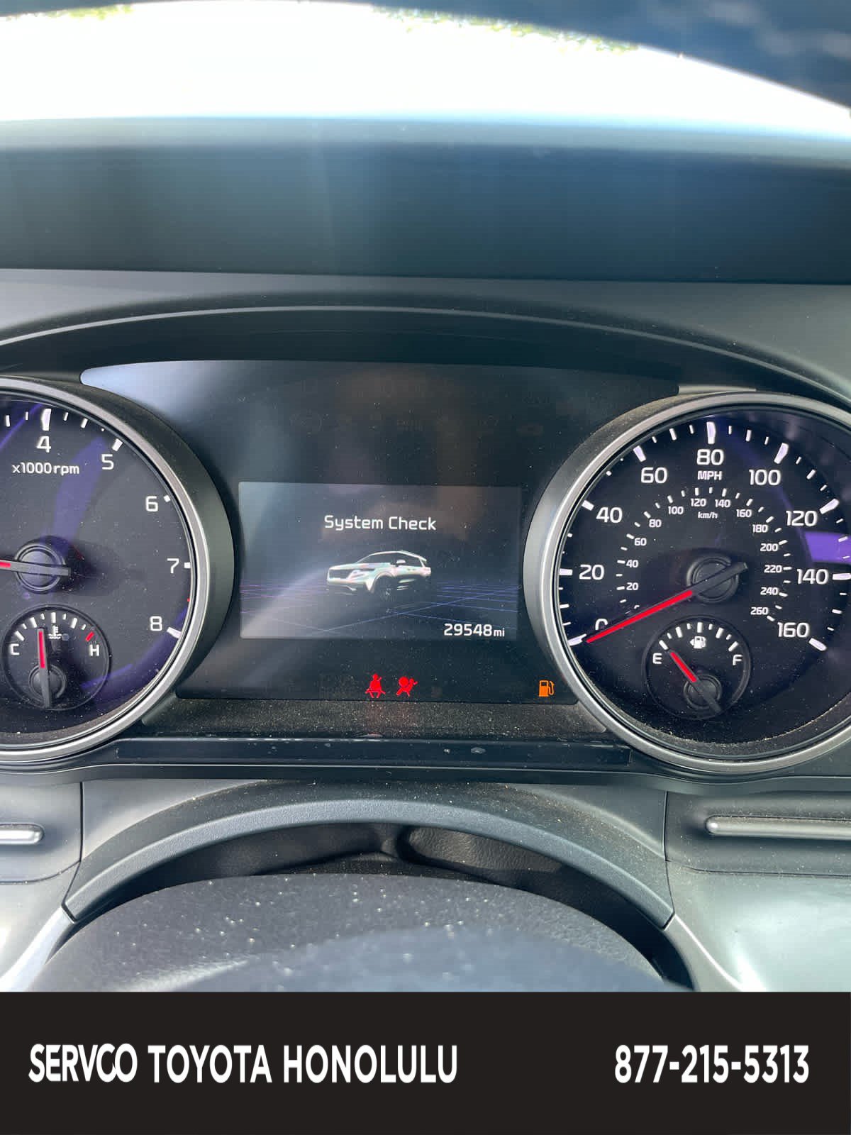 Used 2024 Kia Carnival LX FWD image 1