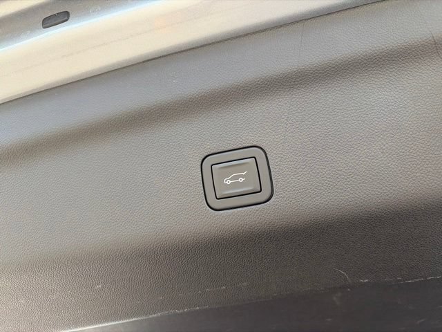 Used 2025 GMC Yukon Denali AWD/4WD image 42