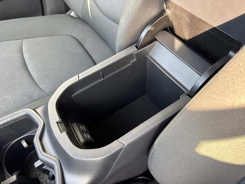 Used 2025 Toyota RAV4 XLE image 47