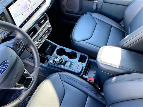 New 2025 Ford Maverick Lariat w/ Black Appearance Package image 9