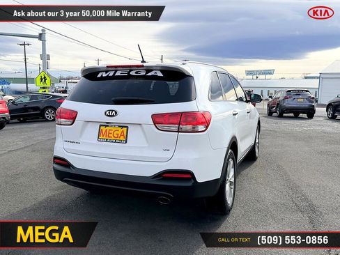 Used 2016 Kia Sorento LX image 11