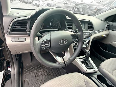 Used 2019 Hyundai Elantra SE image 12