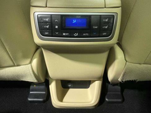 Used 2018 Toyota Highlander Limited Platinum AWD/4WD image 25
