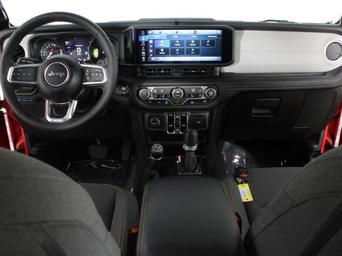Used 2025 Jeep Wrangler Unlimited Sahara AWD/4WD image 9