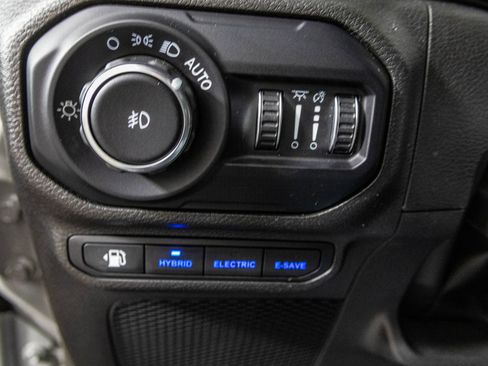 Used 2022 Jeep Wrangler Unlimited Sahara w/ Cold Weather Group AWD/4WD image 34