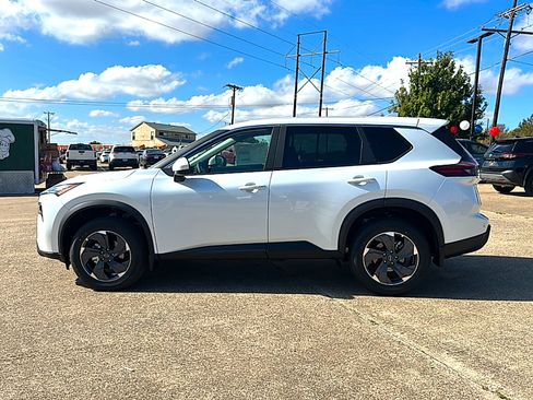 New 2026 Nissan Rogue SV image 5