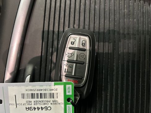 Used 2024 Chrysler Pacifica Touring-L image 22
